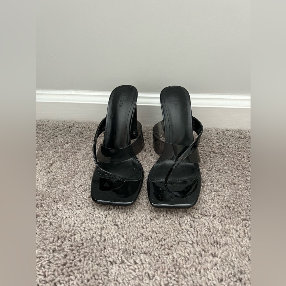 Heels - Picture 4 of 4